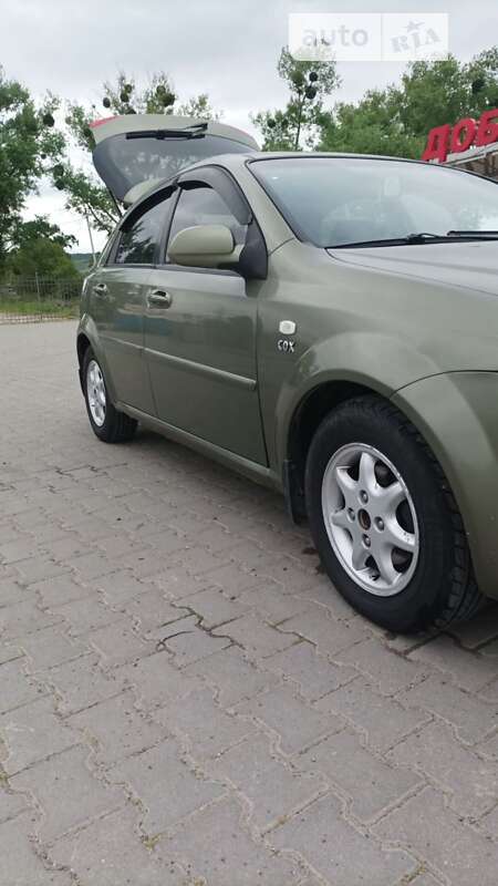 Хэтчбек Chevrolet Lacetti 2005 в Черновцах