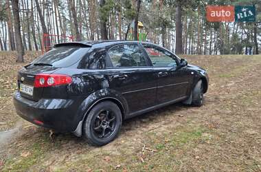 Хэтчбек Chevrolet Lacetti 2006 в 