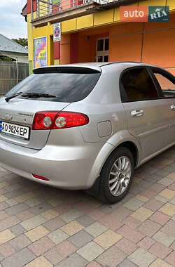 Хэтчбек Chevrolet Lacetti 2006 в Ужгороде