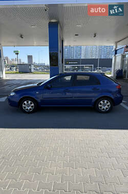 Хэтчбек Chevrolet Lacetti 2005 в 