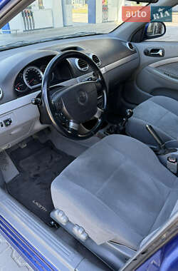 Хэтчбек Chevrolet Lacetti 2005 в 