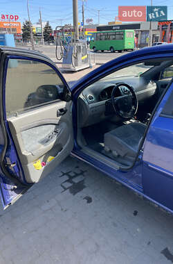 Хэтчбек Chevrolet Lacetti 2004 в 