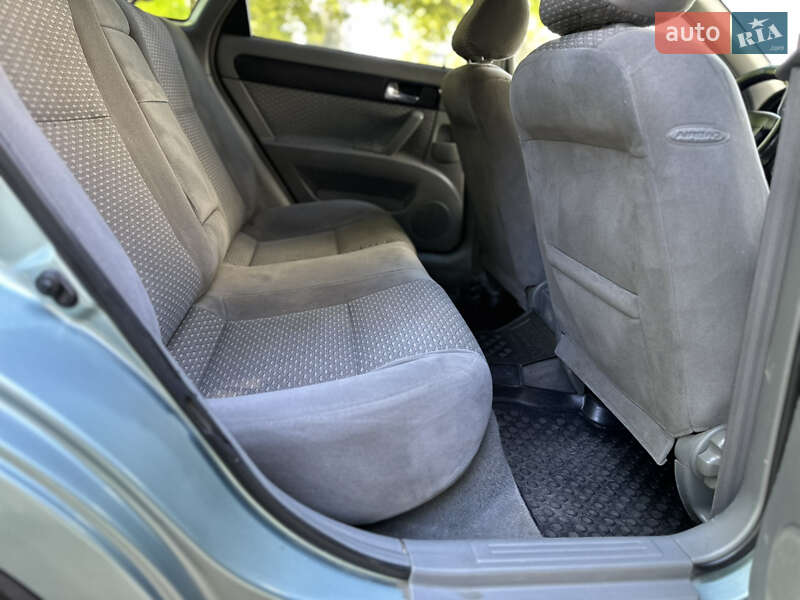 Седан Chevrolet Lacetti 2004 в Рівному