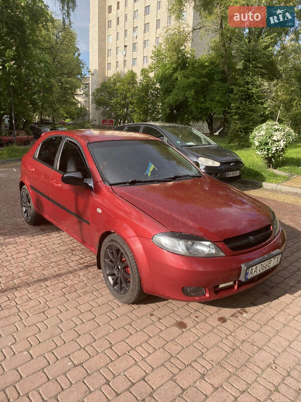 Хэтчбек Chevrolet Lacetti 2006 в 