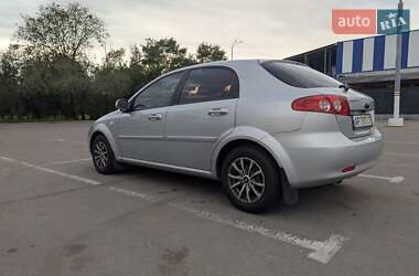 Хэтчбек Chevrolet Lacetti 2005 в 