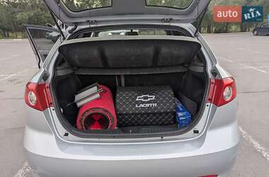 Хэтчбек Chevrolet Lacetti 2005 в 