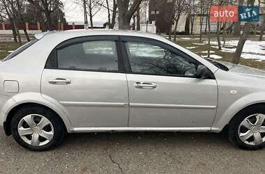 Хэтчбек Chevrolet Lacetti 2005 в 