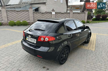 Хэтчбек Chevrolet Lacetti 2010 в 