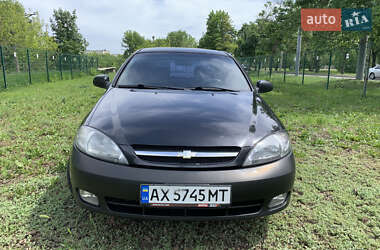 Хэтчбек Chevrolet Lacetti 2005 в 