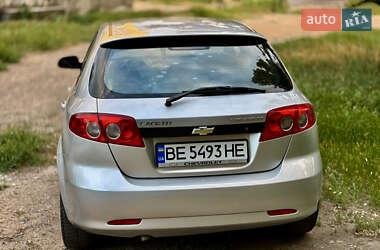 Хэтчбек Chevrolet Lacetti 2005 в 