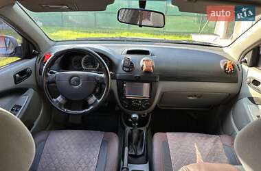 Хэтчбек Chevrolet Lacetti 2005 в 