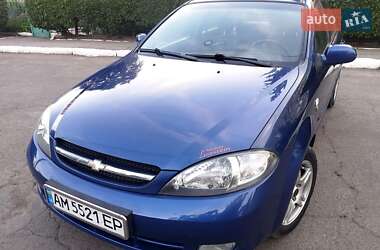 Хэтчбек Chevrolet Lacetti 2005 в 