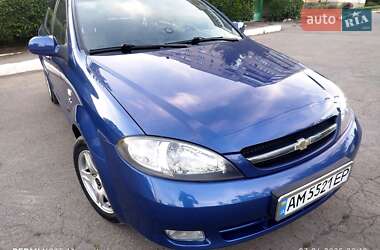 Хэтчбек Chevrolet Lacetti 2005 в 