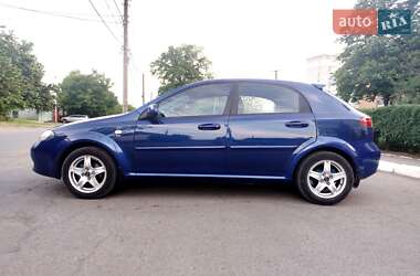 Хэтчбек Chevrolet Lacetti 2005 в 