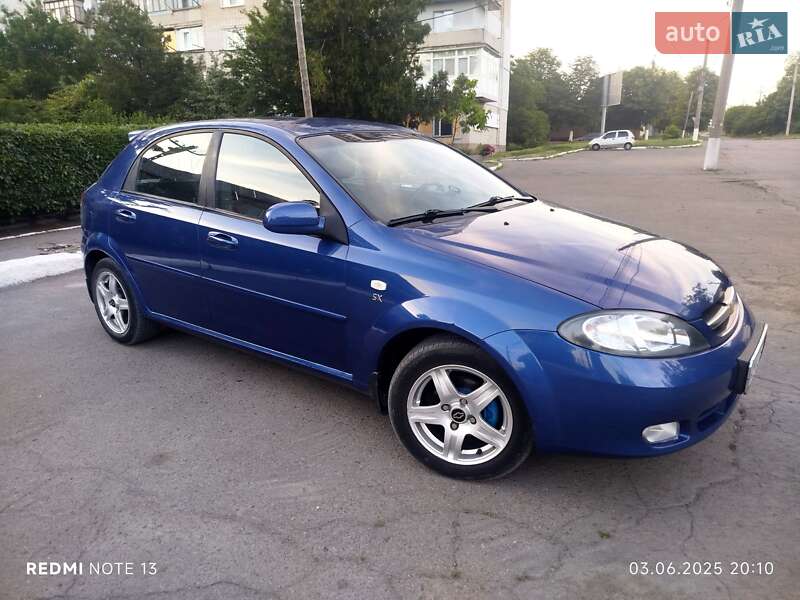 Хэтчбек Chevrolet Lacetti 2005 в 