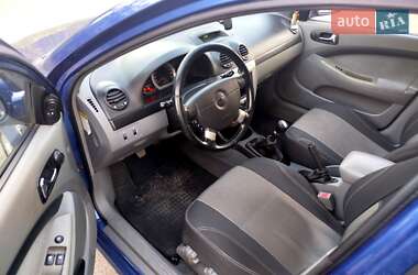 Хэтчбек Chevrolet Lacetti 2005 в 