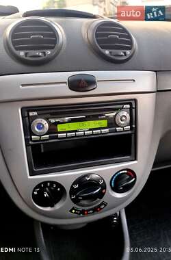 Хэтчбек Chevrolet Lacetti 2005 в 