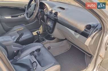 Хэтчбек Chevrolet Lacetti 2005 в 