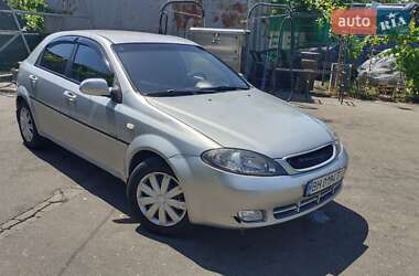 Хэтчбек Chevrolet Lacetti 2005 в 