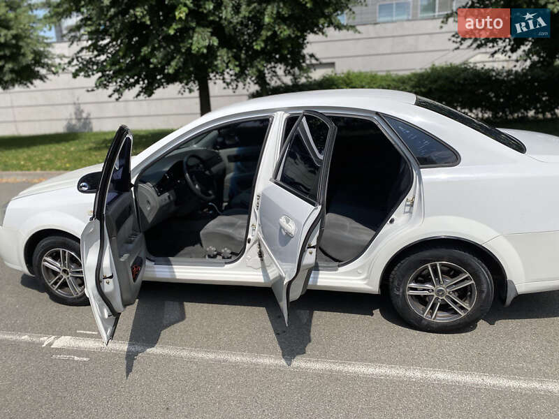 Седан Chevrolet Lacetti 2005 в Києві