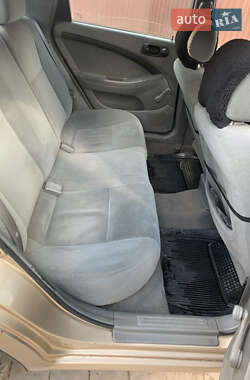 Хэтчбек Chevrolet Lacetti 2005 в 