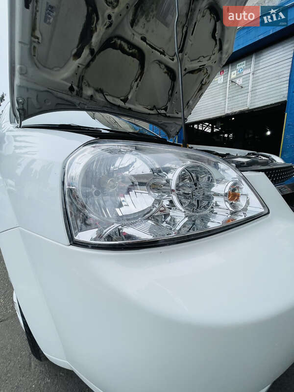 Седан Chevrolet Lacetti 2011 в Киеве