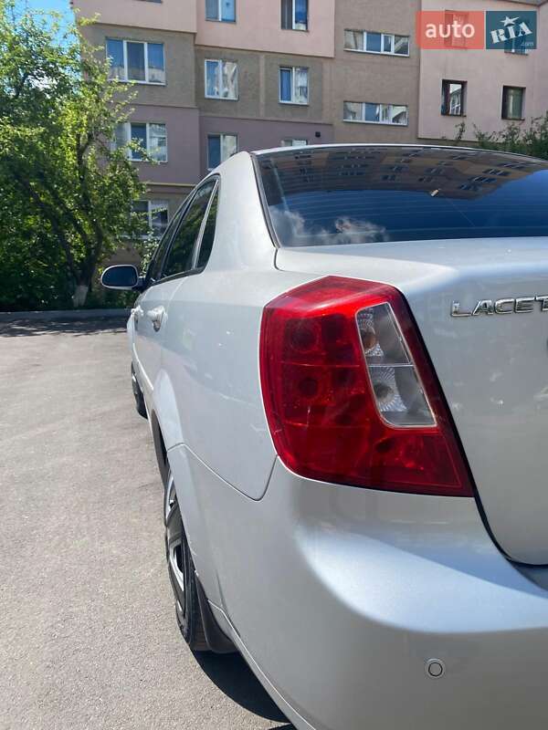 Седан Chevrolet Lacetti 2006 в Чернівцях