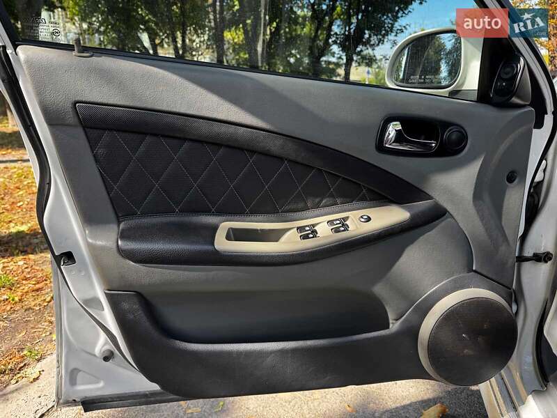 Хэтчбек Chevrolet Lacetti 2008 в Киеве фото 10 Хэтчбек Chevrolet Lacetti 2008 в Киеве