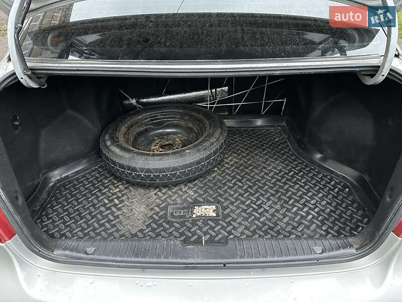 Седан Chevrolet Lacetti 2006 в Львове