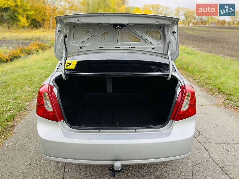 Седан Chevrolet Lacetti 2006 в Ромнах