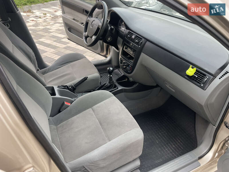 Седан Chevrolet Lacetti 2010 в Хмельницькому