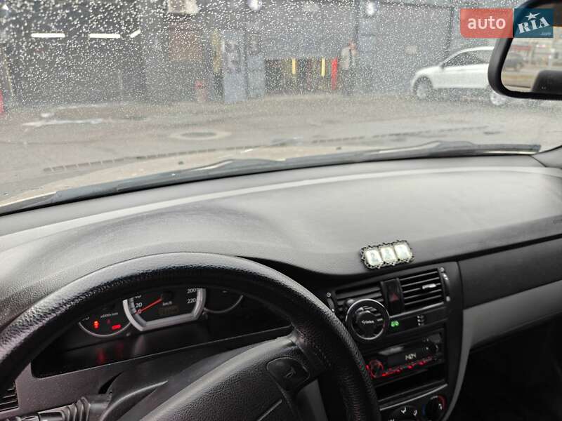 Седан Chevrolet Lacetti 2005 в Києві