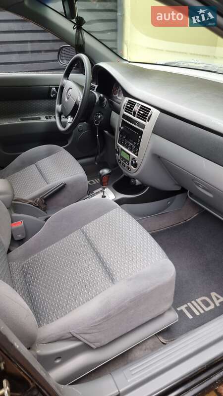 Седан Chevrolet Lacetti 2004 в Киеве