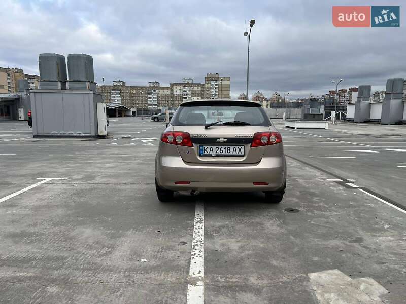 Хэтчбек Chevrolet Lacetti 2008 в Киеве