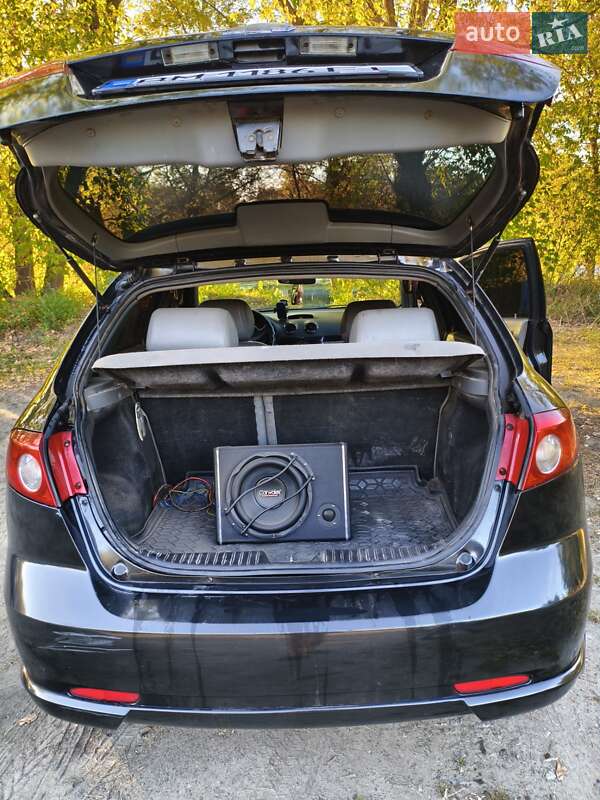 Хэтчбек Chevrolet Lacetti 2005 в Ромнах