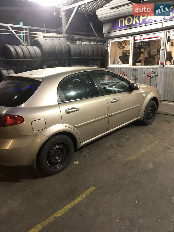 Хэтчбек Chevrolet Lacetti 2008 в Киеве