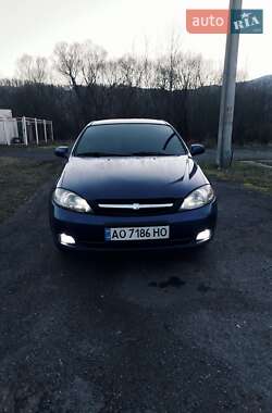 Хэтчбек Chevrolet Lacetti 2004 в Сваляве