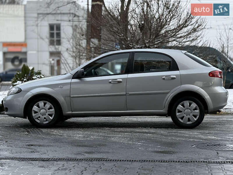 Хетчбек Chevrolet Lacetti 2004 в Дніпрі