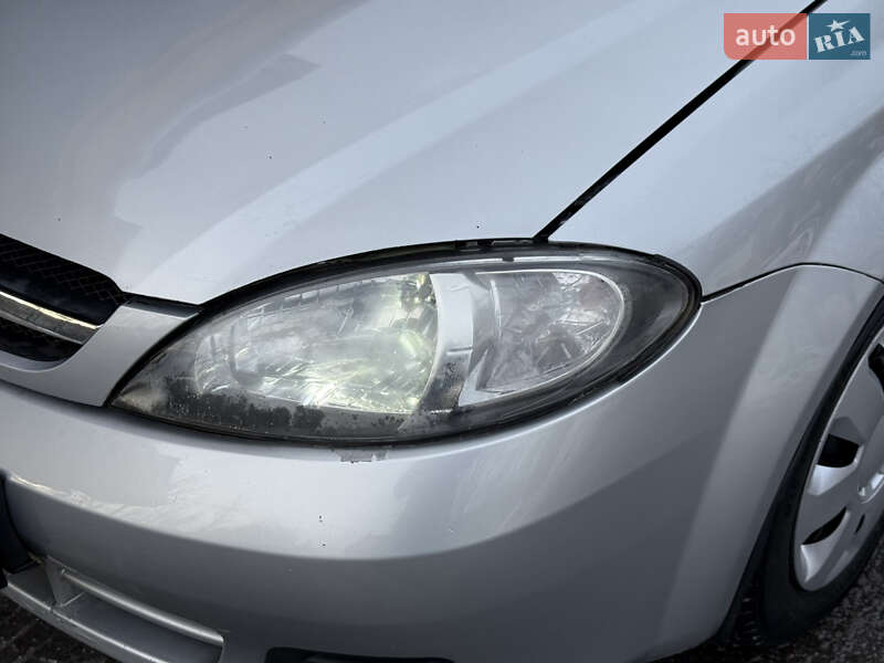 Хетчбек Chevrolet Lacetti 2004 в Дніпрі