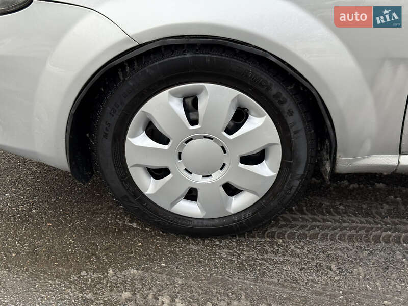 Хетчбек Chevrolet Lacetti 2004 в Дніпрі