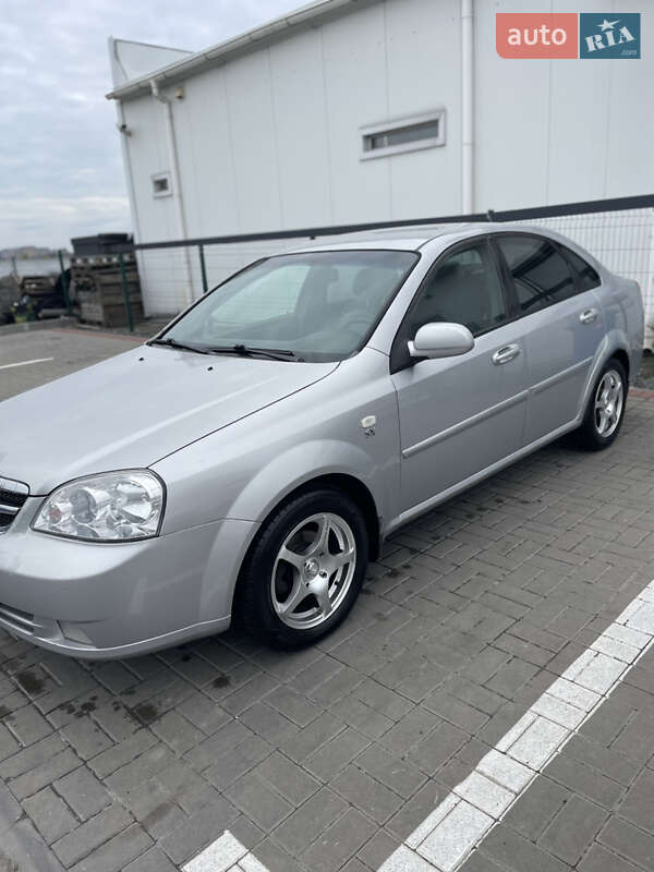 Седан Chevrolet Lacetti 2005 в Киеве