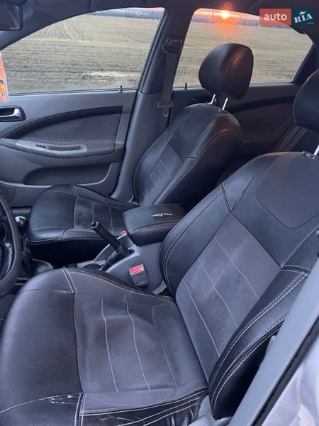 Хэтчбек Chevrolet Lacetti 2005 в Кропивницком