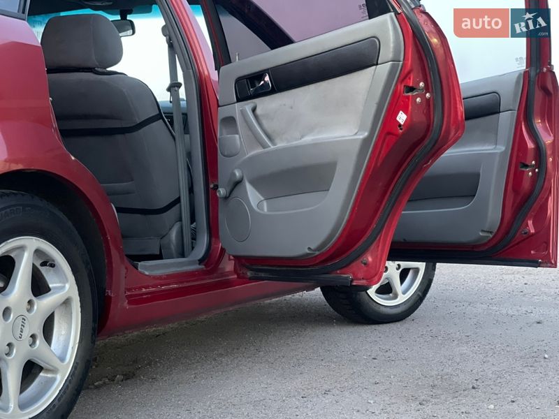 Седан Chevrolet Lacetti 2004 в Києві