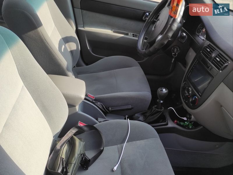 Седан Chevrolet Lacetti 2004 в Киеве
