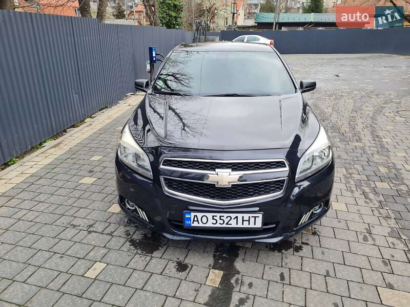 Седан Chevrolet Malibu 2014 в Ужгороді