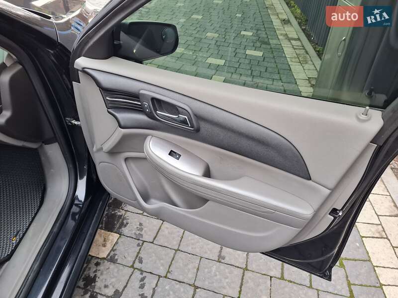 Седан Chevrolet Malibu 2014 в Ужгороді