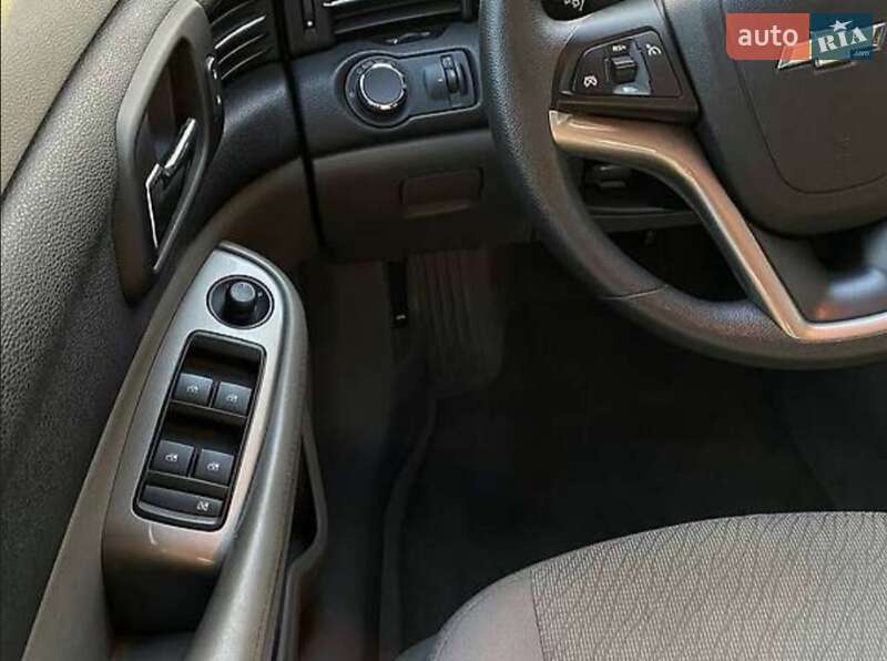 Седан Chevrolet Malibu 2014 в Ужгороді