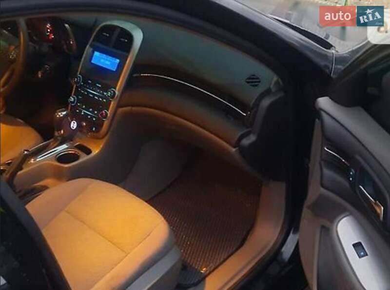 Седан Chevrolet Malibu 2014 в Ужгороді
