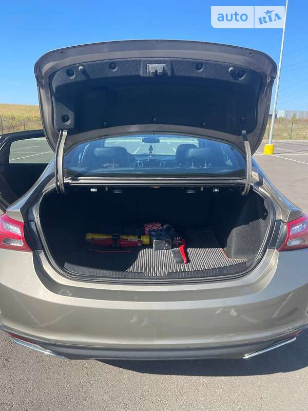 Седан Chevrolet Malibu 2019 в Ровно