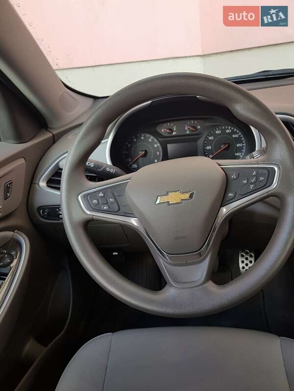 Седан Chevrolet Malibu 2016 в Івано-Франківську